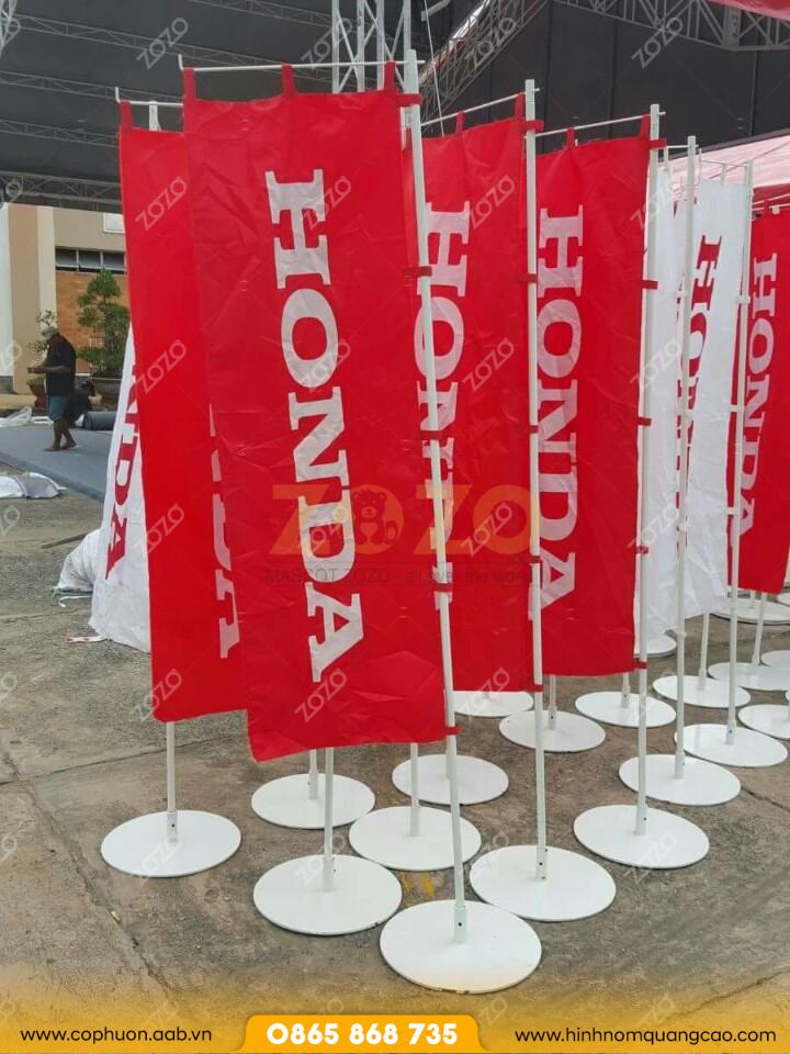 Cờ phướn quảng cáo giá bao nhiêu 4 Cờ Phướn Chữ Nhật In Logo theo yêu cầu