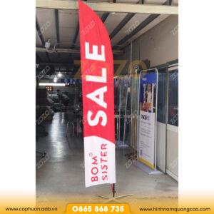 Cờ cánh buồm đặt vỉa hè