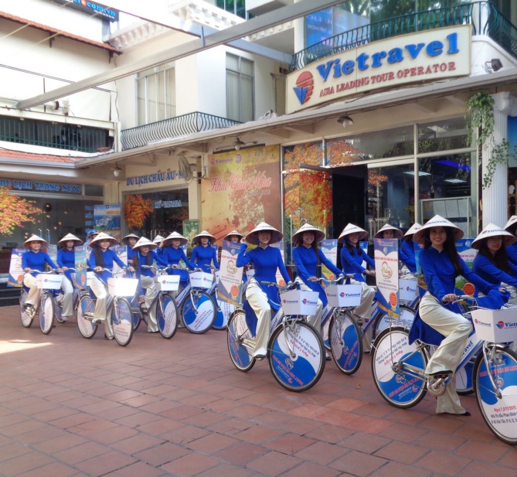 Cờ phướn Roadshow diễu hành đường phố 3 Cờ phướn Roadshow diễu hành đường phố