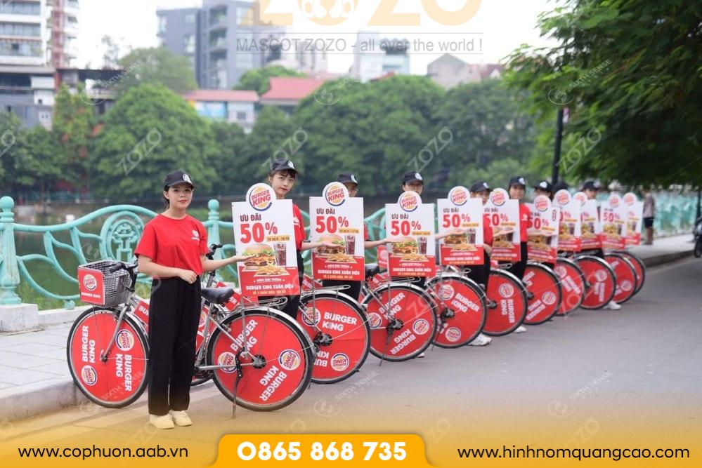 Xưởng may Cờ phướn Roadshow 4 Cờ phướn Roadshow diễu hành đường phố