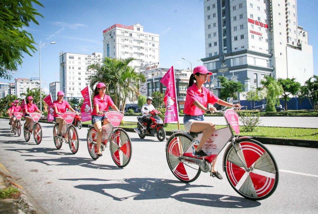 Cờ phướn Roadshow Giá Rẻ 2 Cờ phướn Roadshow Giá Rẻ