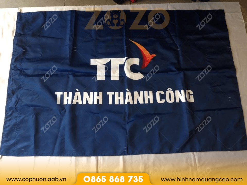 Cờ công ty treo văn phòng may theo yêu cầu 2 Cờ công ty giá rẻ in ấn sắc nét