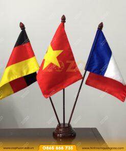 Trang chủ 98 Cờ để bàn 3 lá in theo yêu cầu