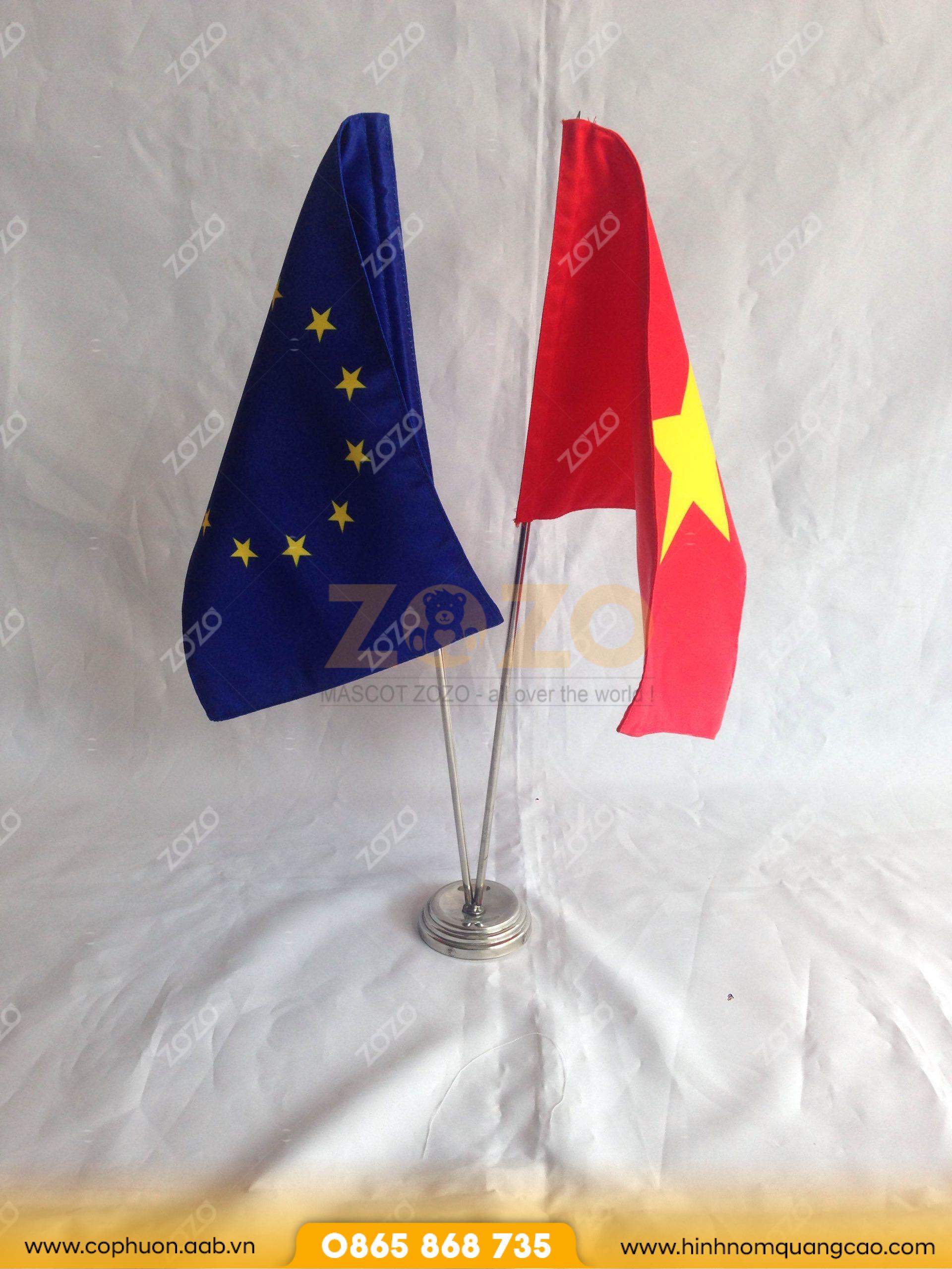 Cờ để bàn 2 lá thiết kế tinh tế 3 Cờ để bàn 2 lá thiết kế tinh tế