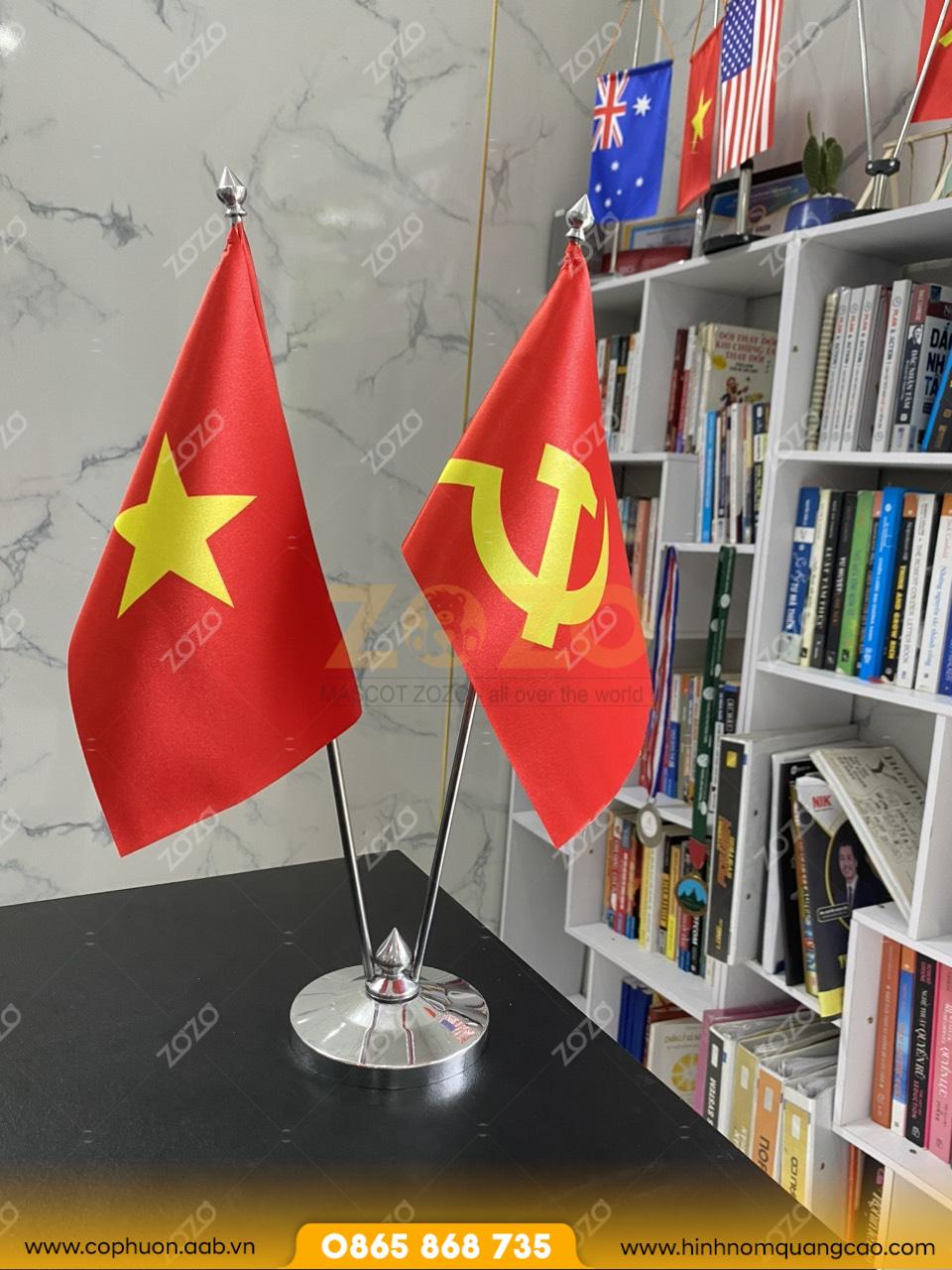 Cờ để bàn công ty + cờ tổ quốc thiết kế chuyên nghiệp 2 Cờ để bàn công ty + cờ tổ quốc thiết kế chuyên nghiệp