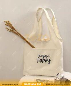 Trang chủ 39 Túi vải không dệt in logo nhãn hàng may sẵn