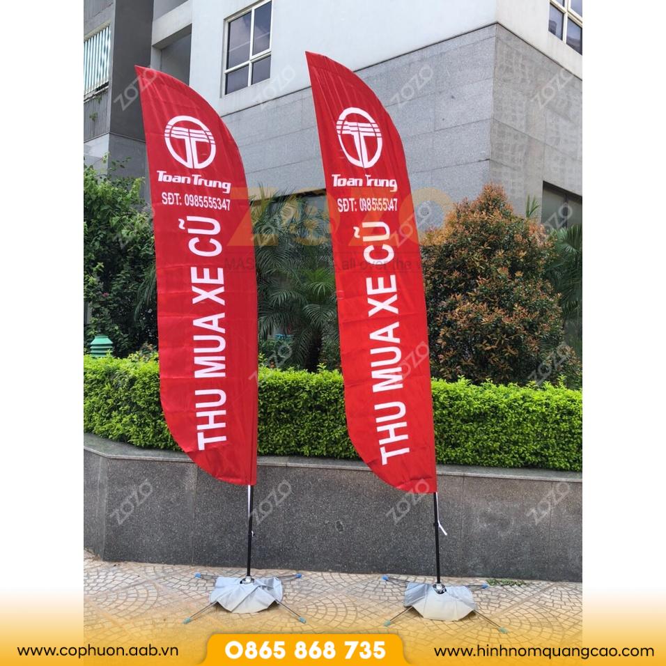 Cờ Phướn Cánh Buồm Là Gì? Giải Pháp Quảng Cáo Ngoài Trời Hiệu Quả Do Xưởng ZoZo Sản Xuất 1 cờ phướn cánh buồm